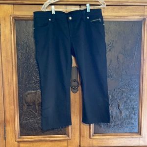 Women’s black denim Harley Davidson capris.